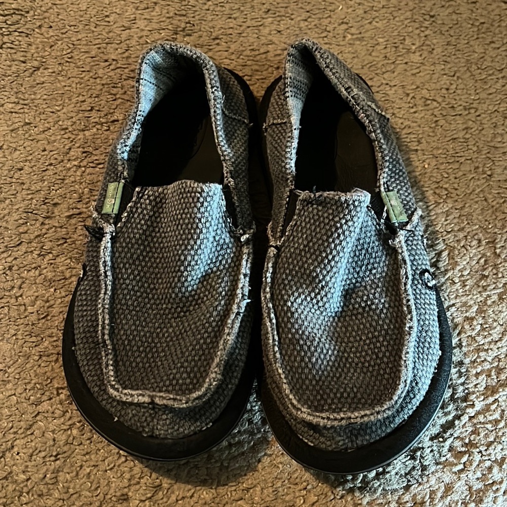 Boys Sanuk shoes size 2